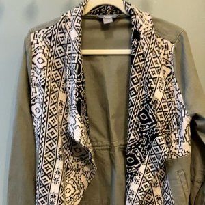 Open Front Green Jacket with Knit Patterned Design